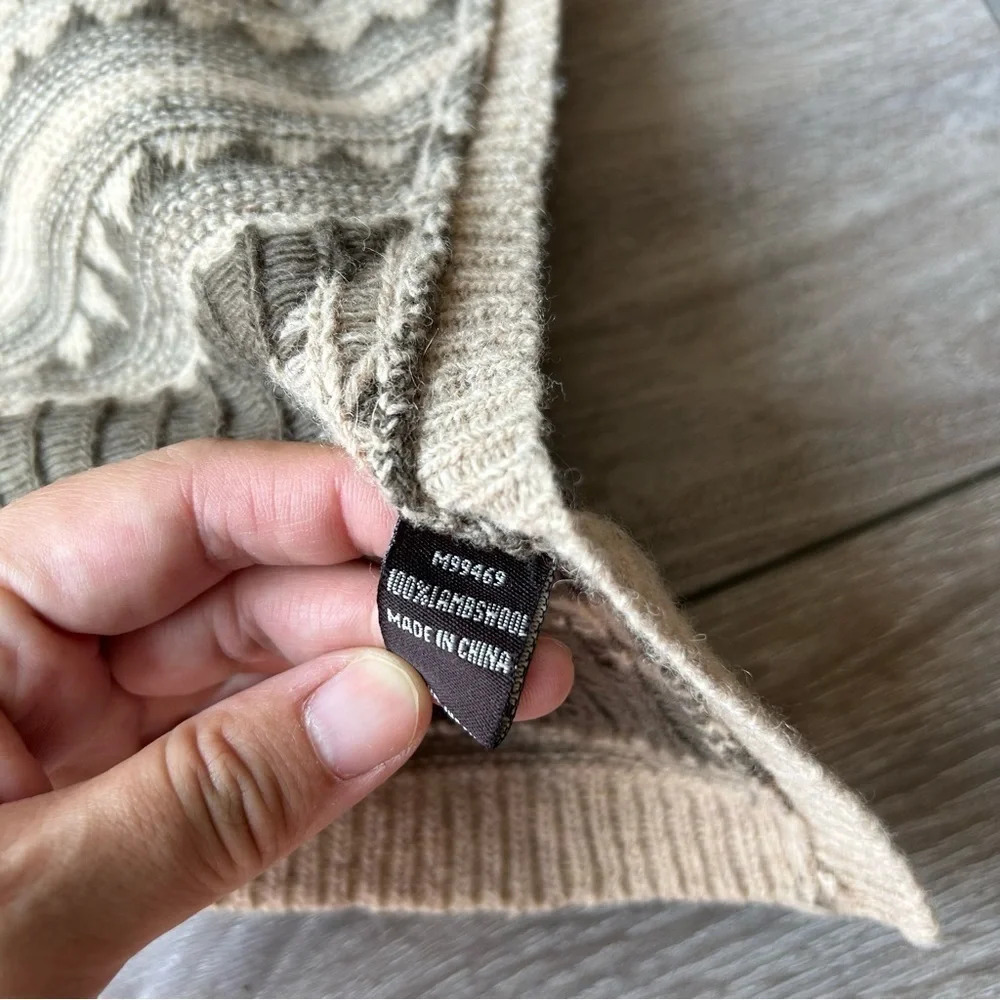 Kerisma Pure Lambswool  Aztec Poncho - Picture 9 of 12